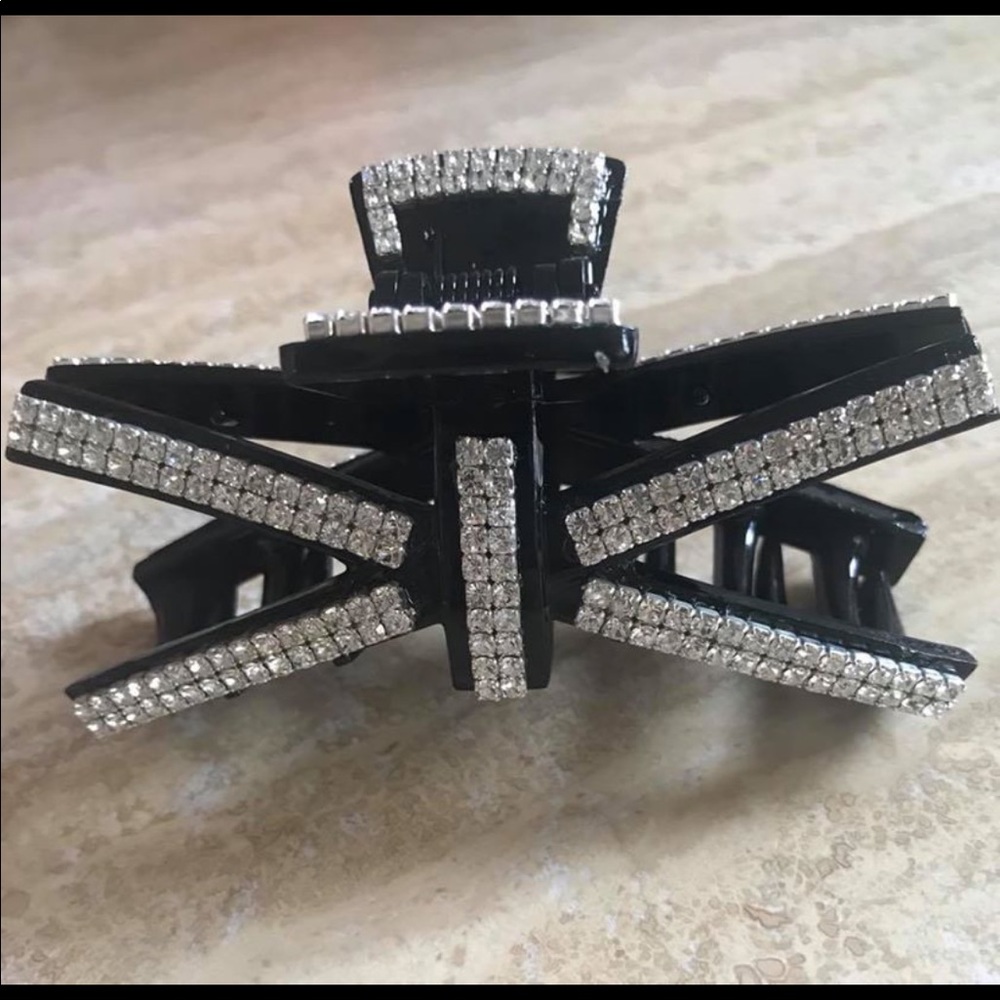 -Large Hair clip jaw made with Austrian crystals